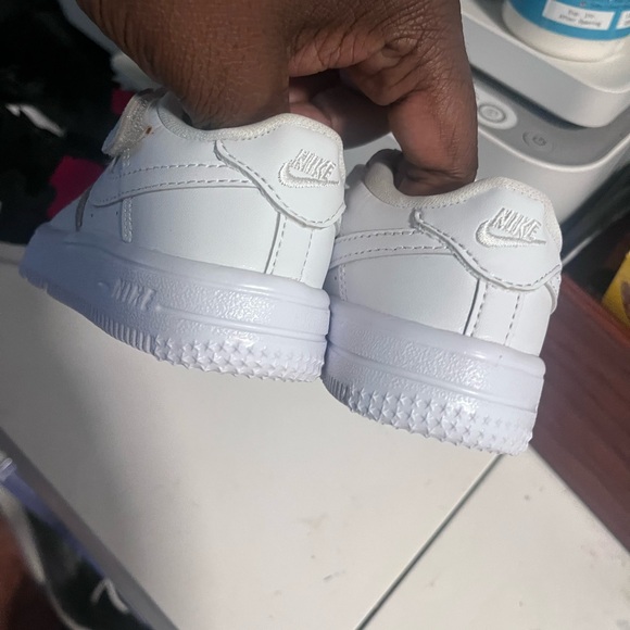 Nike All-White Sneakers 5C - Picture 4 of 5